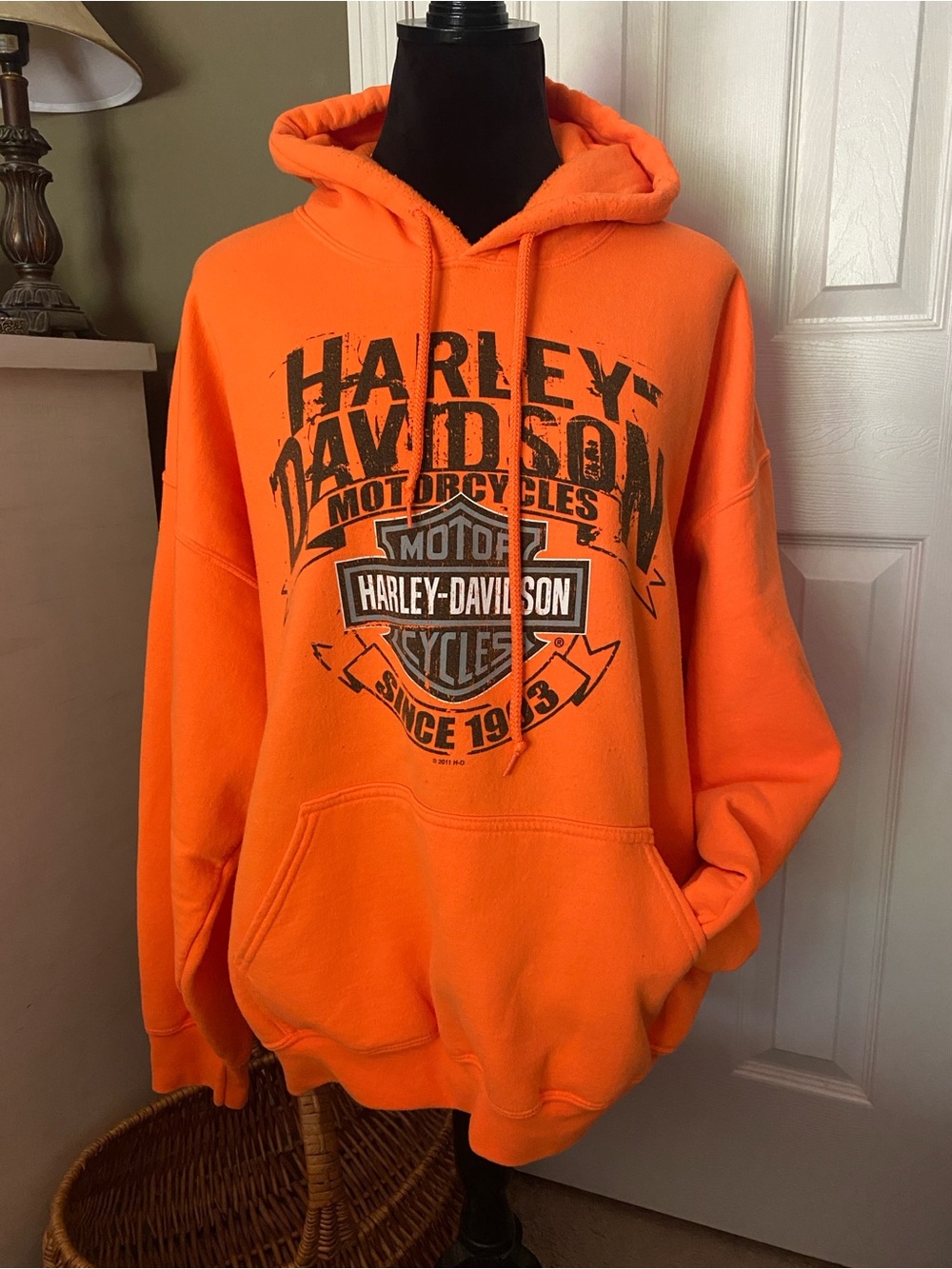 Harley-Davidson Men's Orange Logo Hoodie Sweatshirt - size XL - Mt Pleasant MI